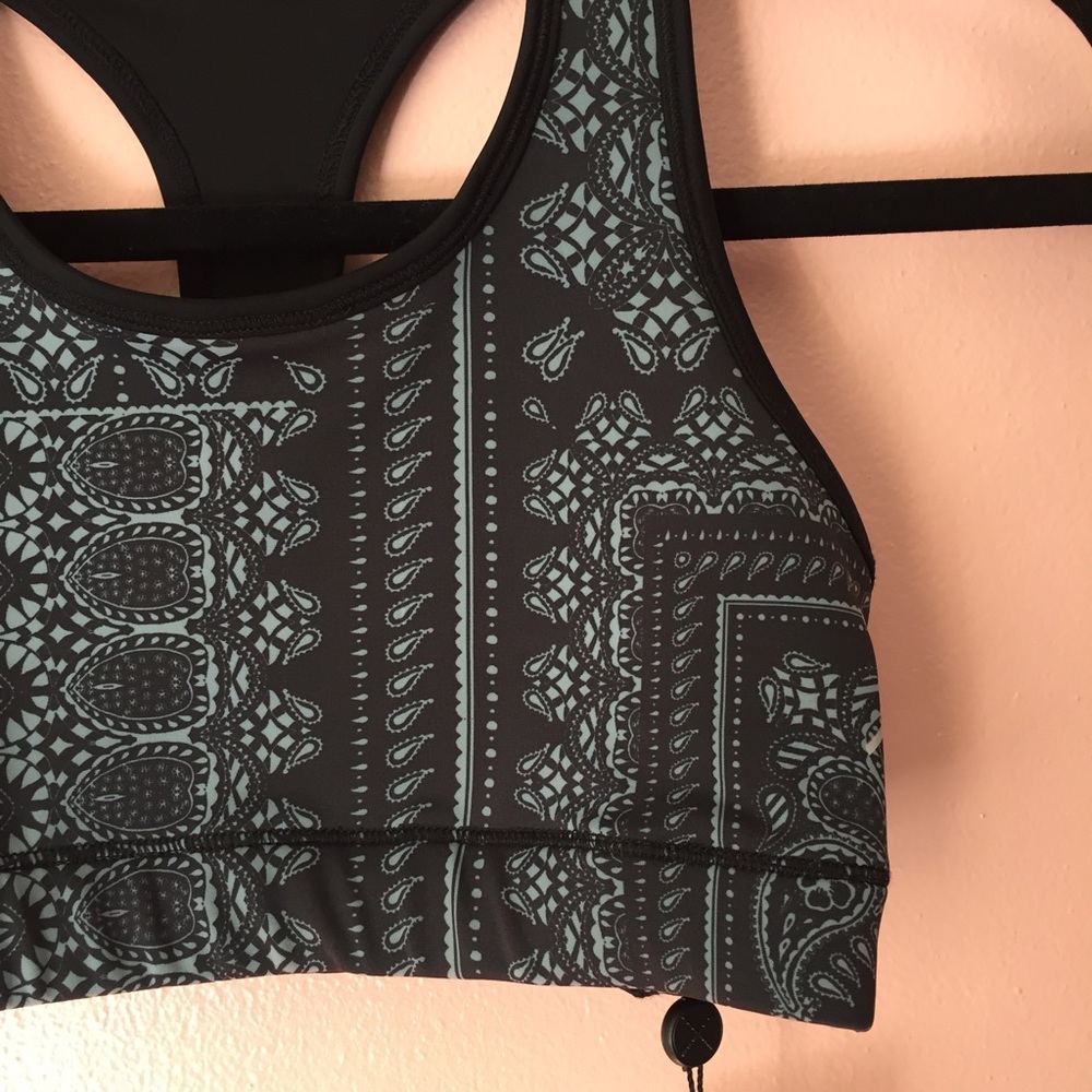 Finders Keepers Fit Run The World Sports Bra - Picture 4 of 4