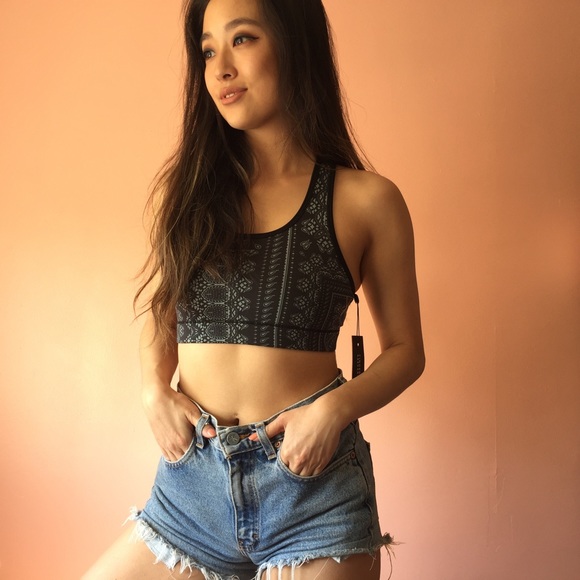 Finders Keepers Fit Run The World Sports Bra - Picture 1 of 4