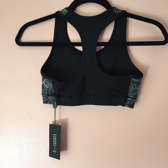 Finders Keepers Fit Run The World Sports Bra - Picture 3 of 4