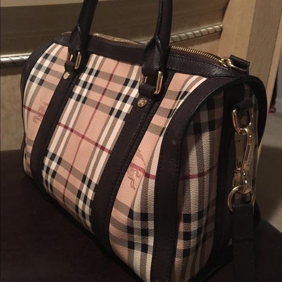 Burberry Handbags - Authentic Burberry bag in good condition