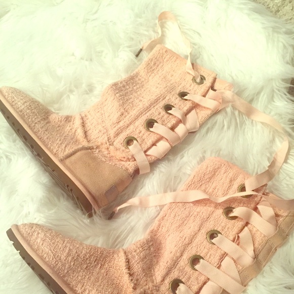UGG Shoes - Pink heirloom uggs