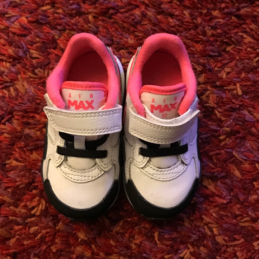 🔥🔥SALE🔥🔥Nike Air Max ST Toddler Girls, Size 6c