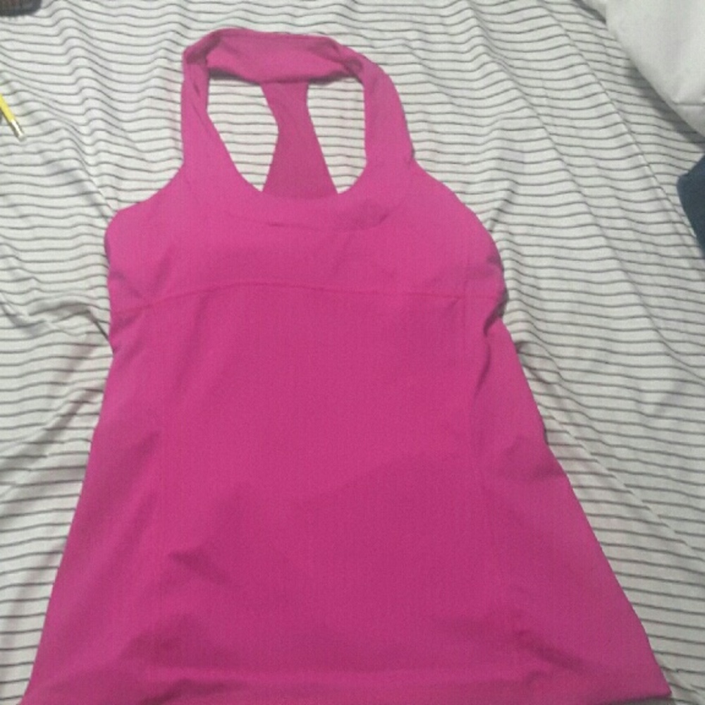 Lululemon athletica top w/built in bra fits medium
