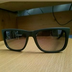 Justin Classic Ray Ban Sunglasses