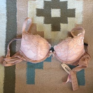 NWT Victoria's Secret 32 B