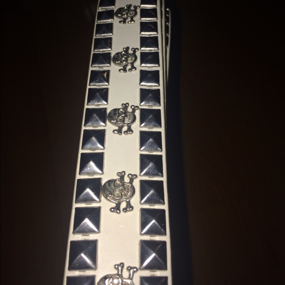 White leather silver skull belt