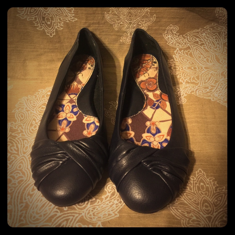 NWB Born B.O.C Navy Blue Flats