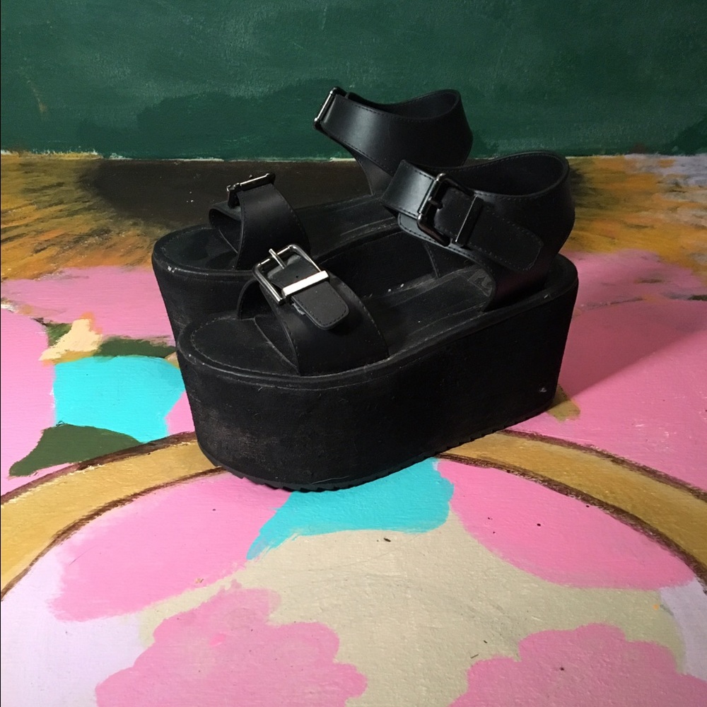 YRU platform black sandals