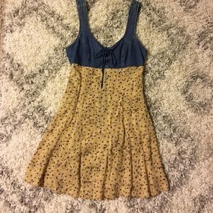 Super cute flowy dress!