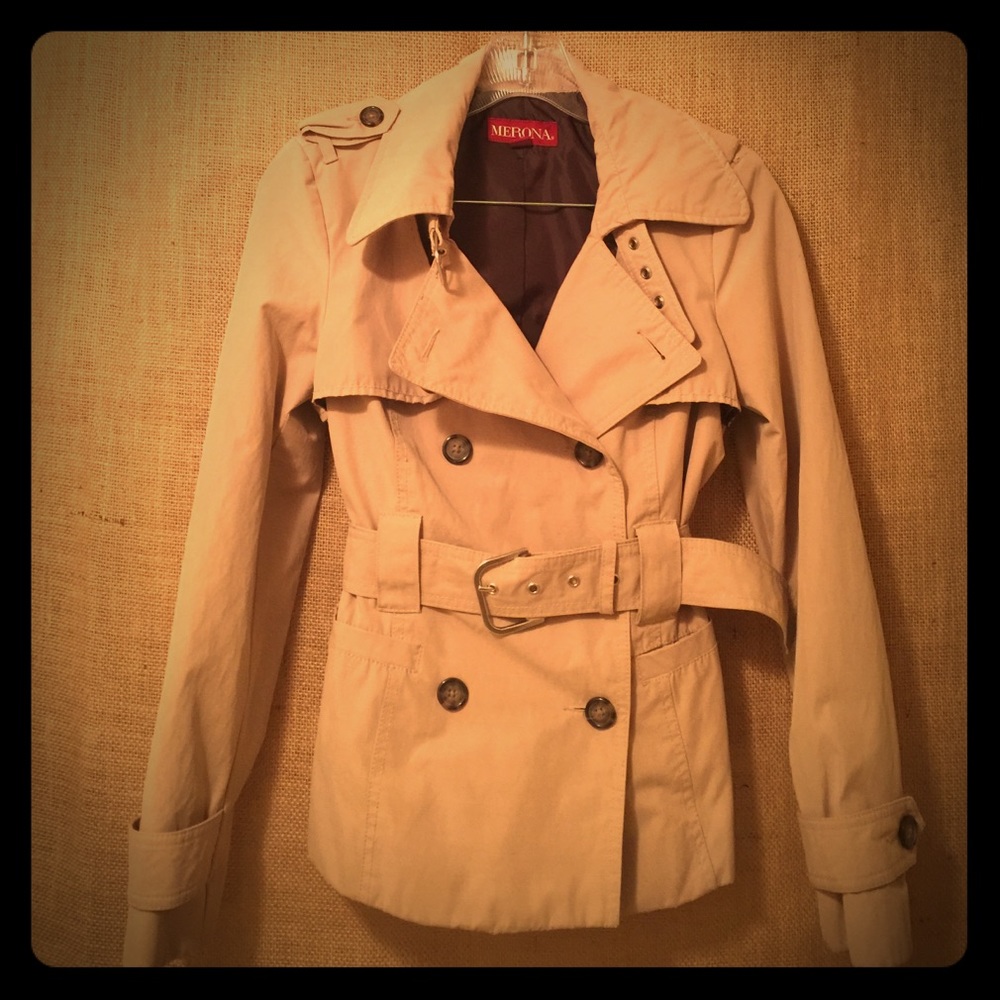 NWOT Water-Resistant Short Trench