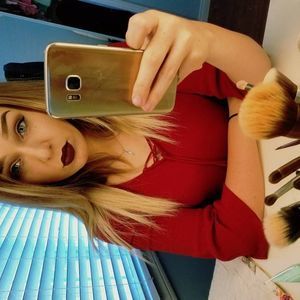 Meet your Posher, Alexis