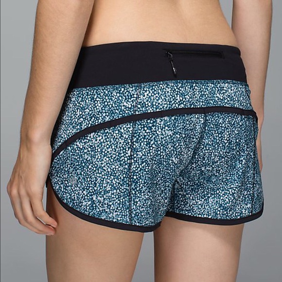lululemon athletica Pants - Lululemon Speed Shorts-Pebble Print, Size 6