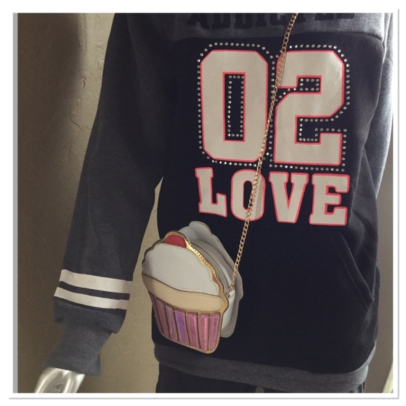 Boutique Bags - πHPπ Sweet Cupcake Crossbody Purse Boutique Bags - πHPπ Sweet Cupcake Crossbody Purse