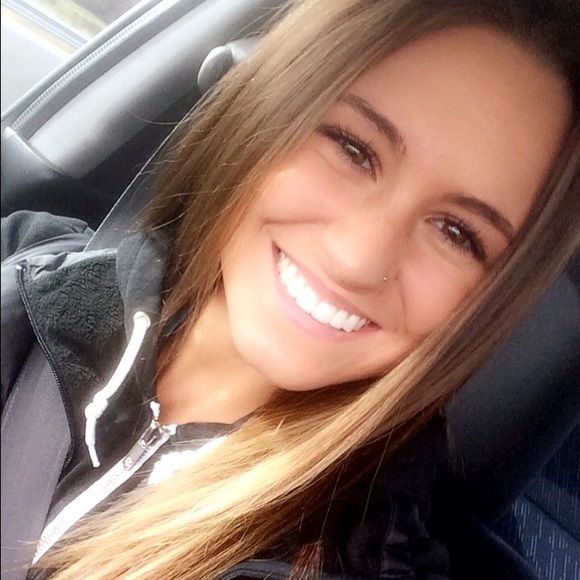 Meet your Posher, Rachele - Picture 1 of 1