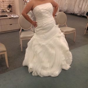 White by Vera Wang wedding dress!!!