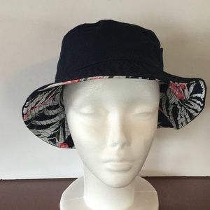 Boutique Accessories - Hibiscus 🌺 Bucket Hat Boutique Accessories - Hibiscus 🌺 Bucket Hat