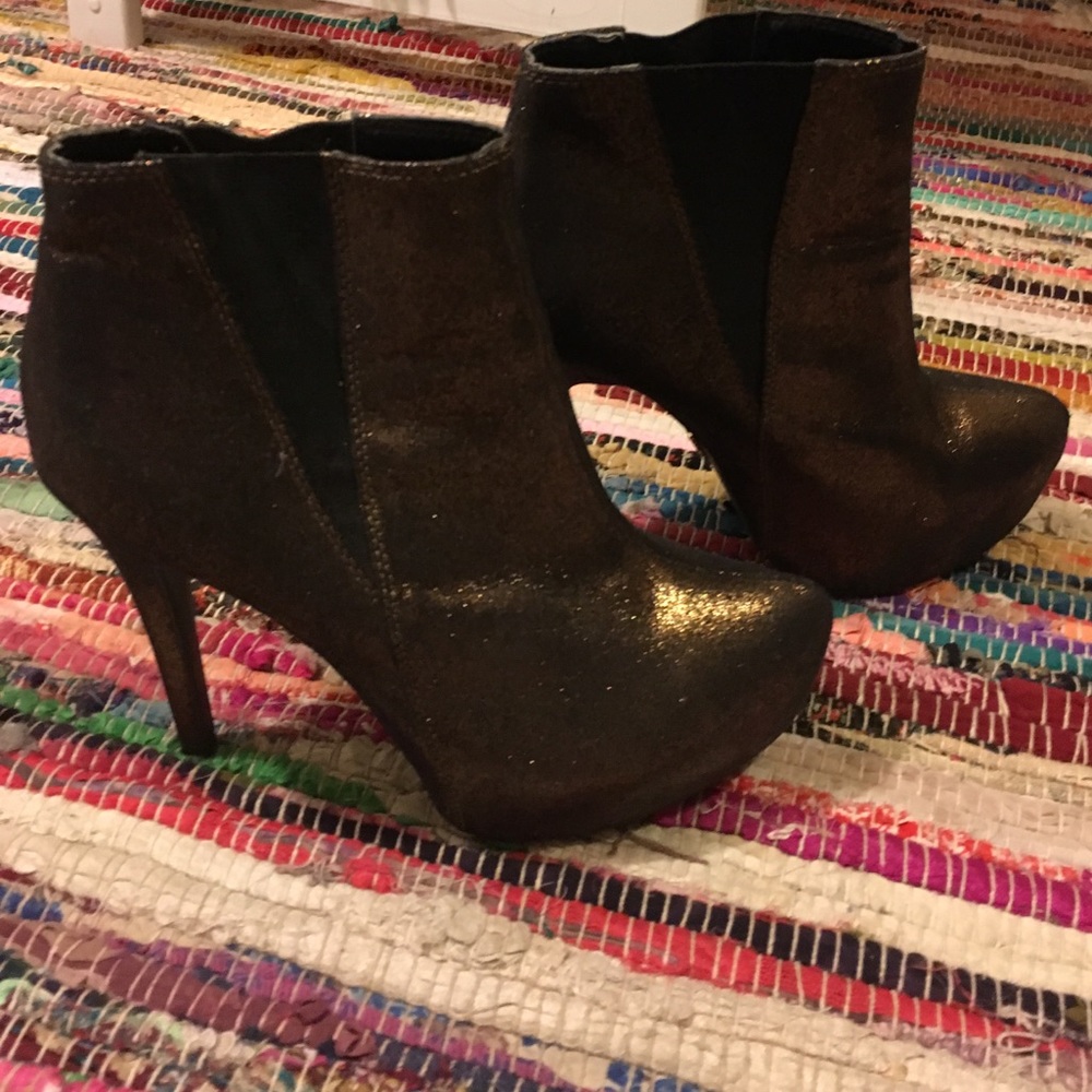 Shimmering copper platform boots!