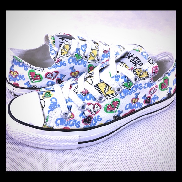 chuck taylors heart