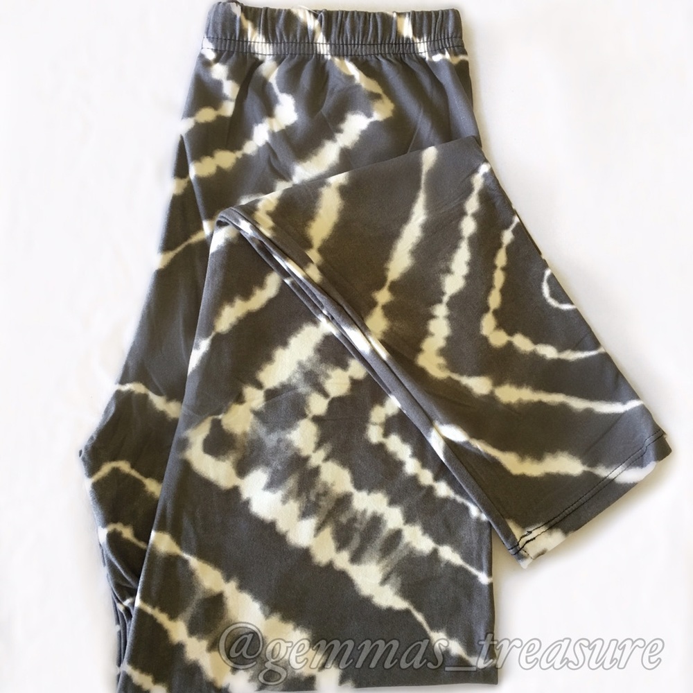 ❤ANY TWO PAIRS OF LEGGINGS FOR $39❤