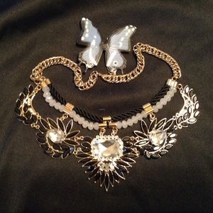 Stunning diamond look necklace with black accents