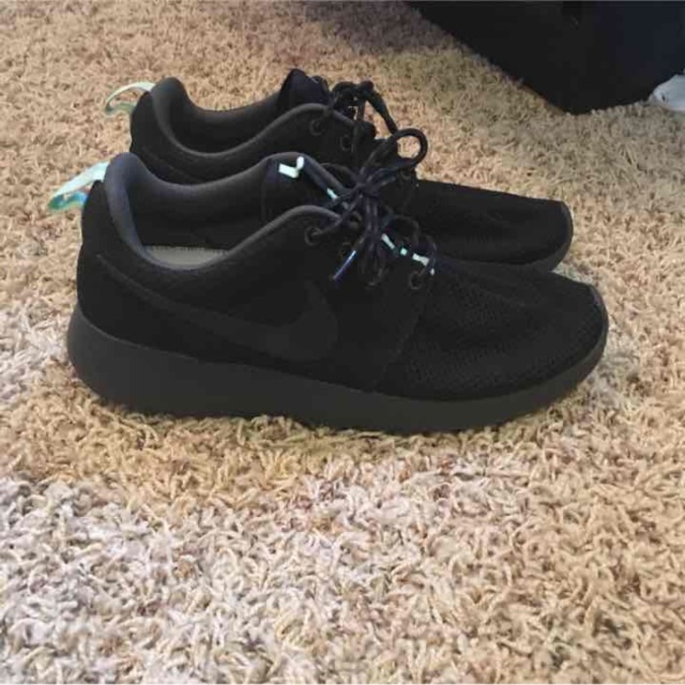 **⚽️⚽️Sold🌈🌈 roshe run
