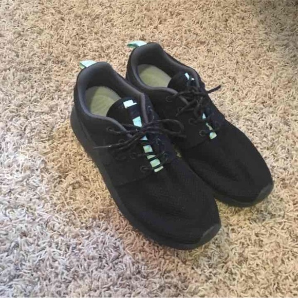 **⚽️⚽️Sold🌈🌈 roshe run - Picture 2 of 3