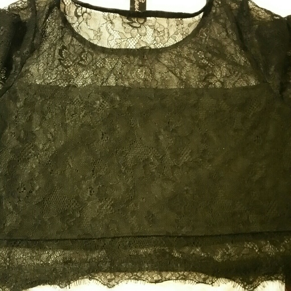 Crop top - Picture 2 of 3