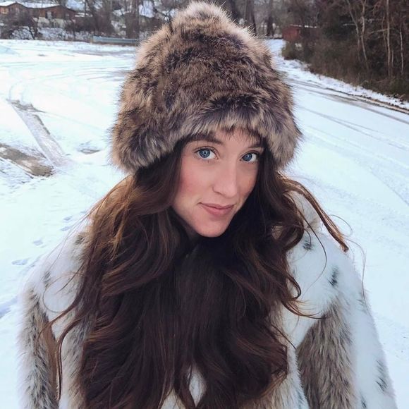 Meet your Posher, Taylor - Picture 4 of 4