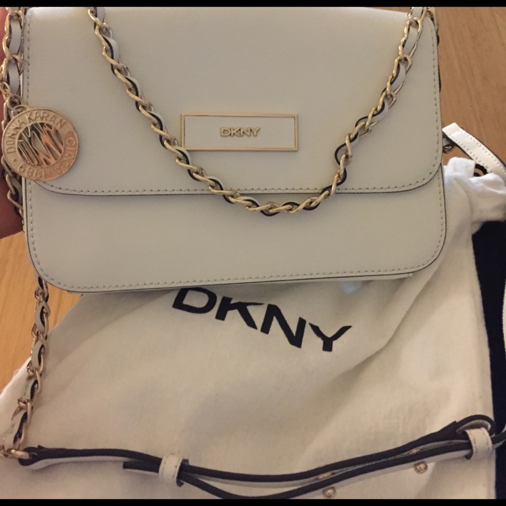 💥SOLD💥Authentic DKNY crossbody bag