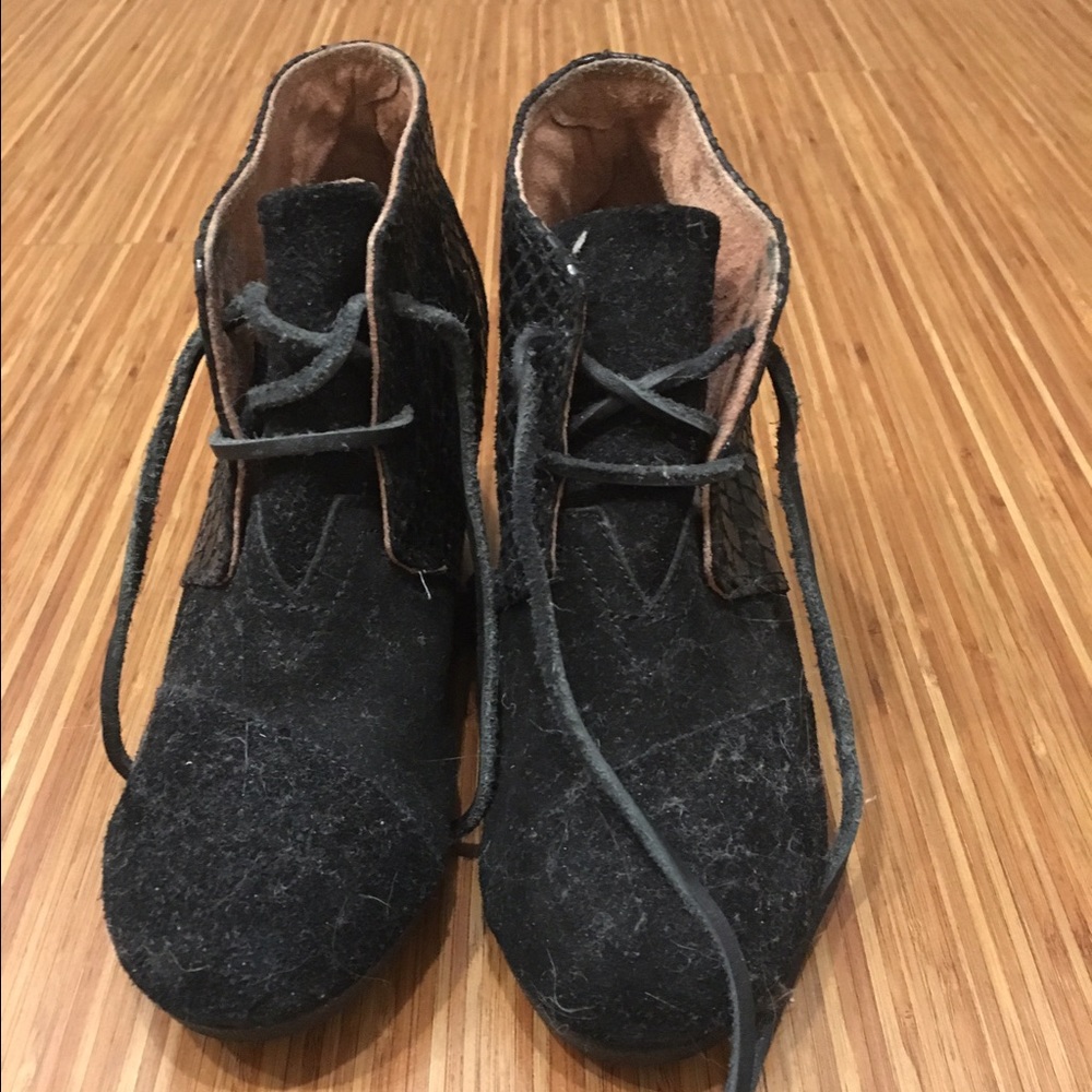 TOMS Black Snakeskin Desert Wedges