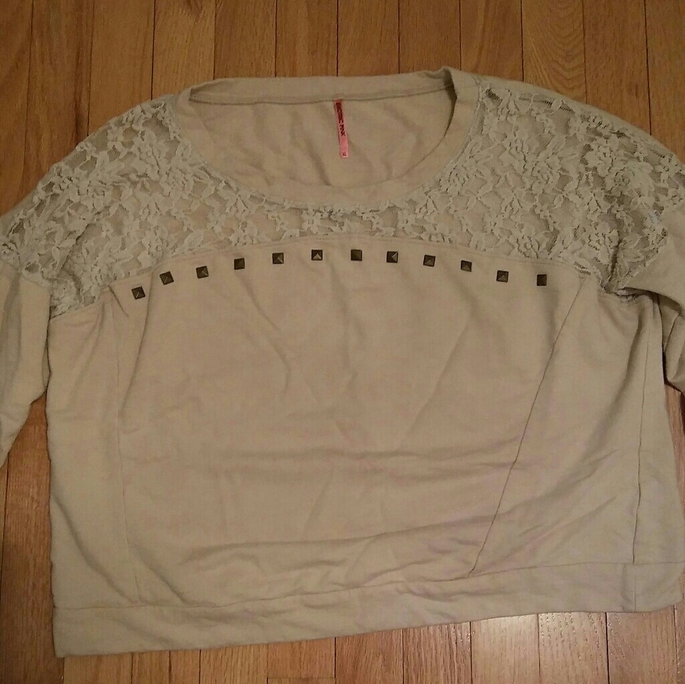 Ladies beige colored top, long sleeves