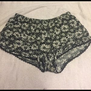 Floral cloth shorts