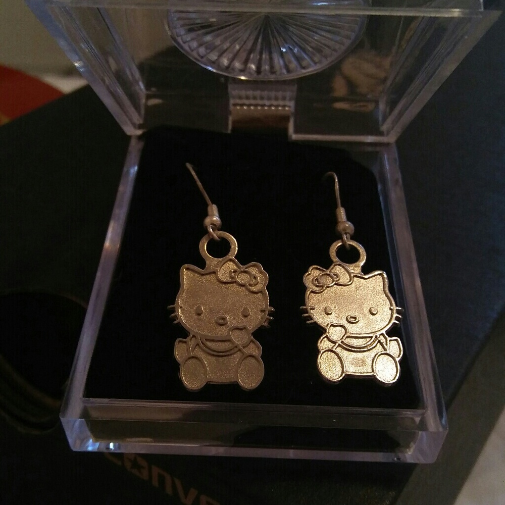 Hello Kitty earrings & Hello Kitty bracelet