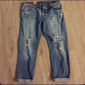 LEVI 501 CT Boyfriend Jean with Tapered Leg.
