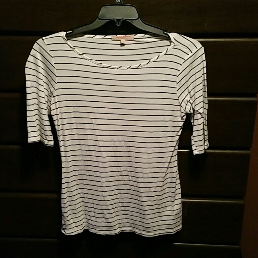 White Striped 3/4 sleeve top.