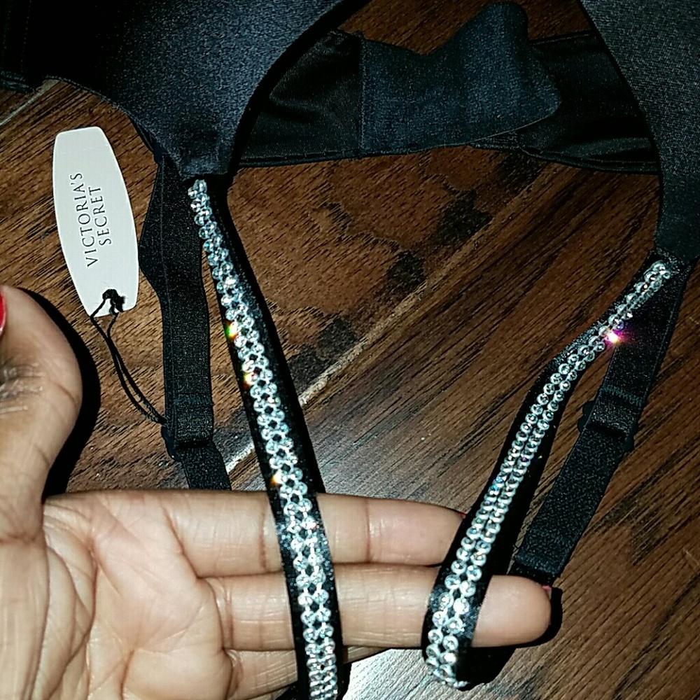 Victoria's Secret Very Sexy push up bra & v-string - Picture 3 of 4