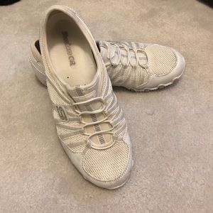 Sketchers White Sneakers
