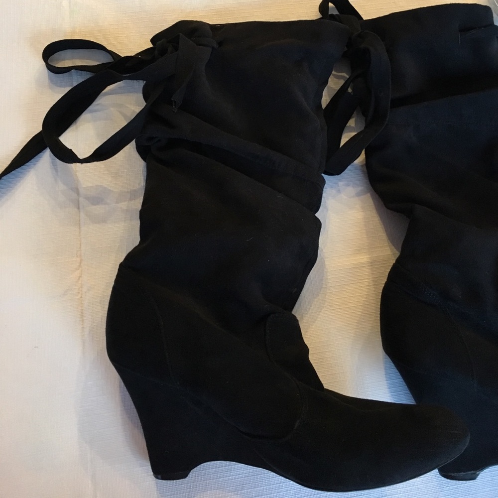 Tall scrunchy boots. Size 8. VICTOR ALFARO