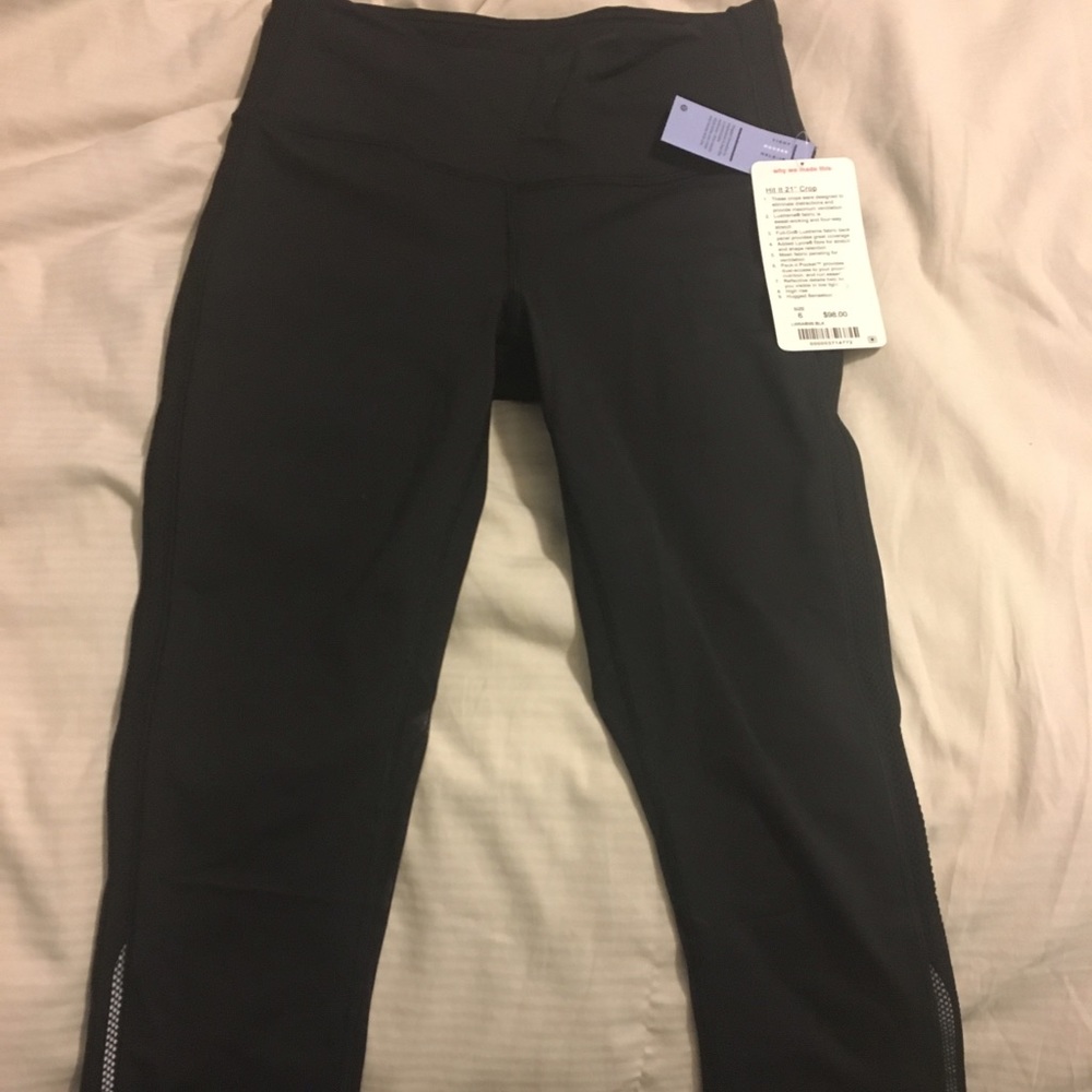 Lululemon Hit It 21" crop workout bottoms
