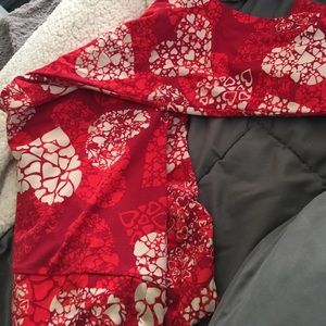 Lularoe multi hearts leggings (TC)
