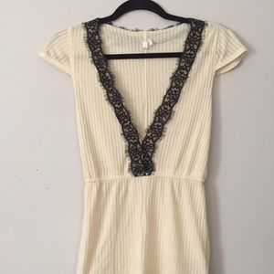 OUT FROM UNDER - Casual lace romper