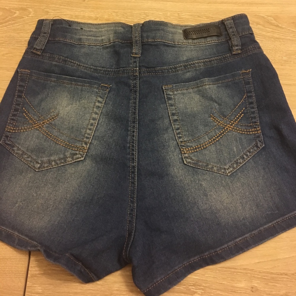 Shorts - Picture 2 of 5