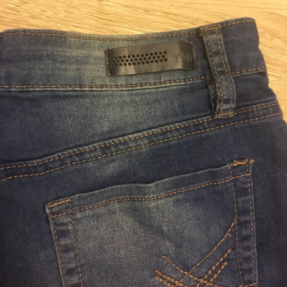 Shorts - Picture 3 of 5