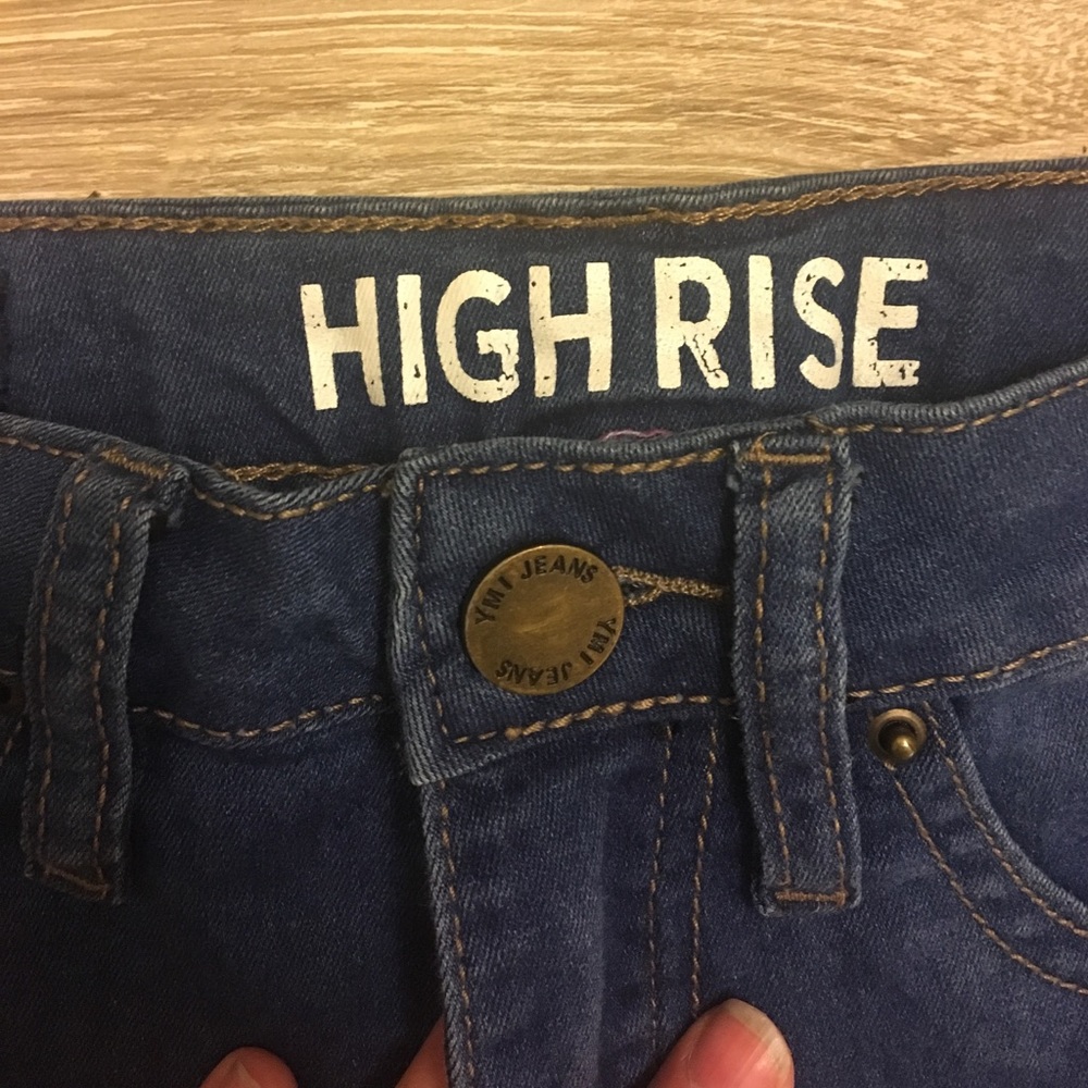 Shorts - Picture 4 of 5