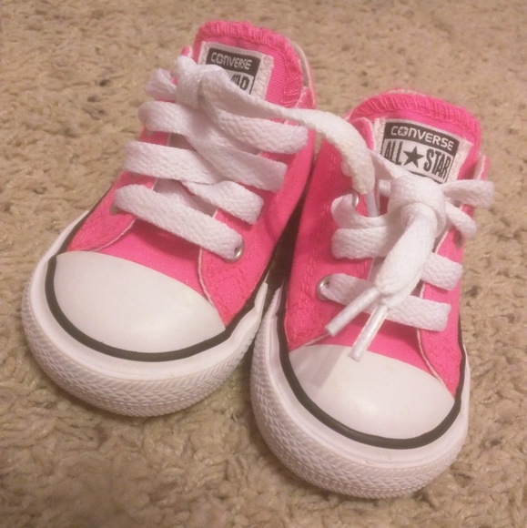 SOLD!!!!!!!!!!!Converse Brand new Hot Pink 4T - Picture 1 of 3