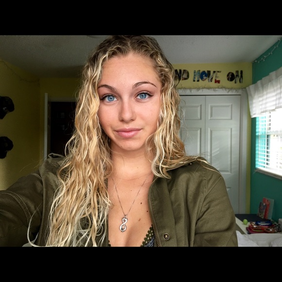 Meet your Posher, Madisyn - Picture 1 of 1