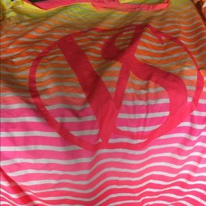 Reversible VS beach blanket.