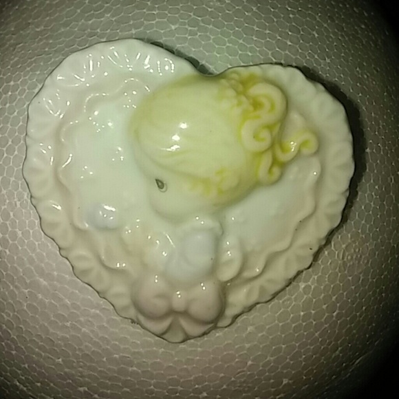 Vintage Precious Moments Pin - Picture 2 of 3