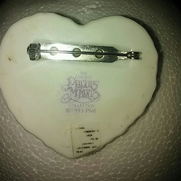 Vintage Precious Moments Pin - Picture 3 of 3