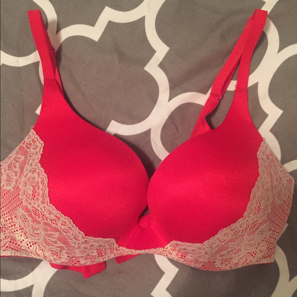34D Victoria Secret Push Up  Bra